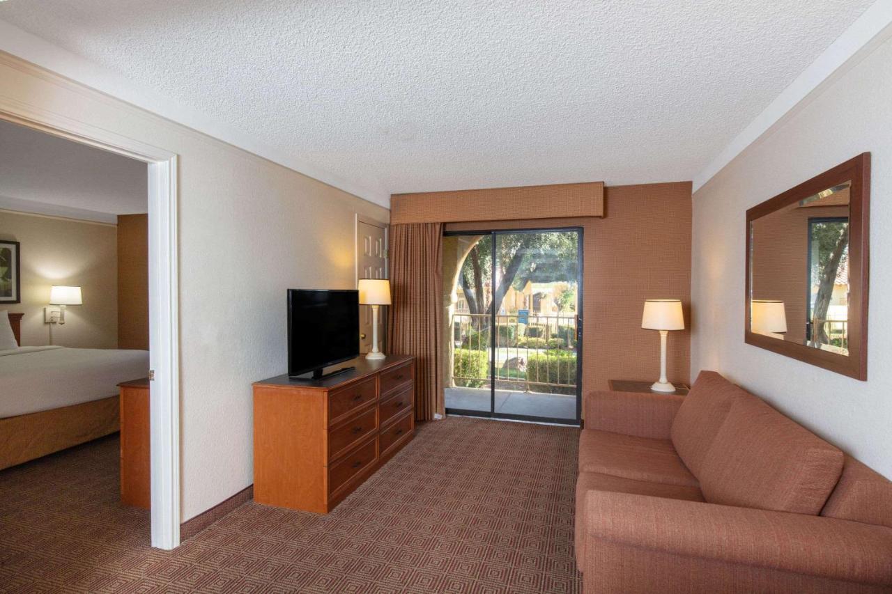 La Quinta By Wyndham Las Vegas Airport N Conv. מראה חיצוני תמונה